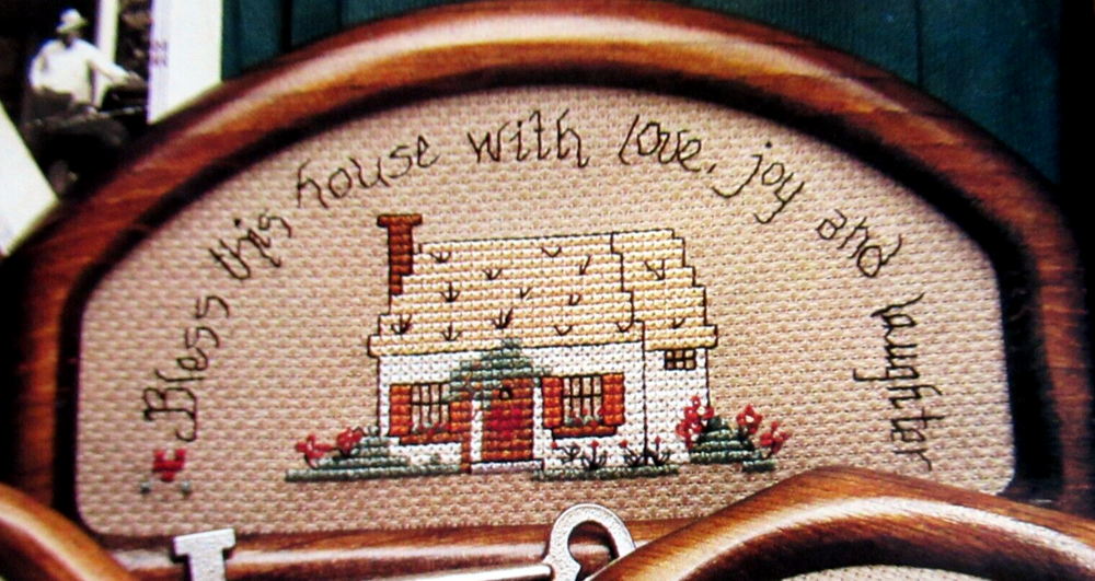 Christmas Winter Memory Friendly Messages Santas Helper CROSS STITCH PATTERNS