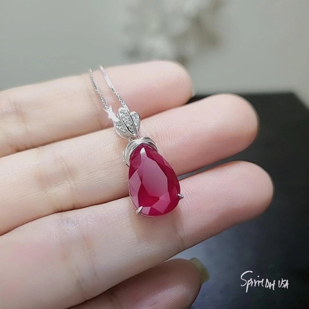 5.5 CT Teardrop Red Ruby Necklace， Diamond Crown Flower Red Ruby Pendant，