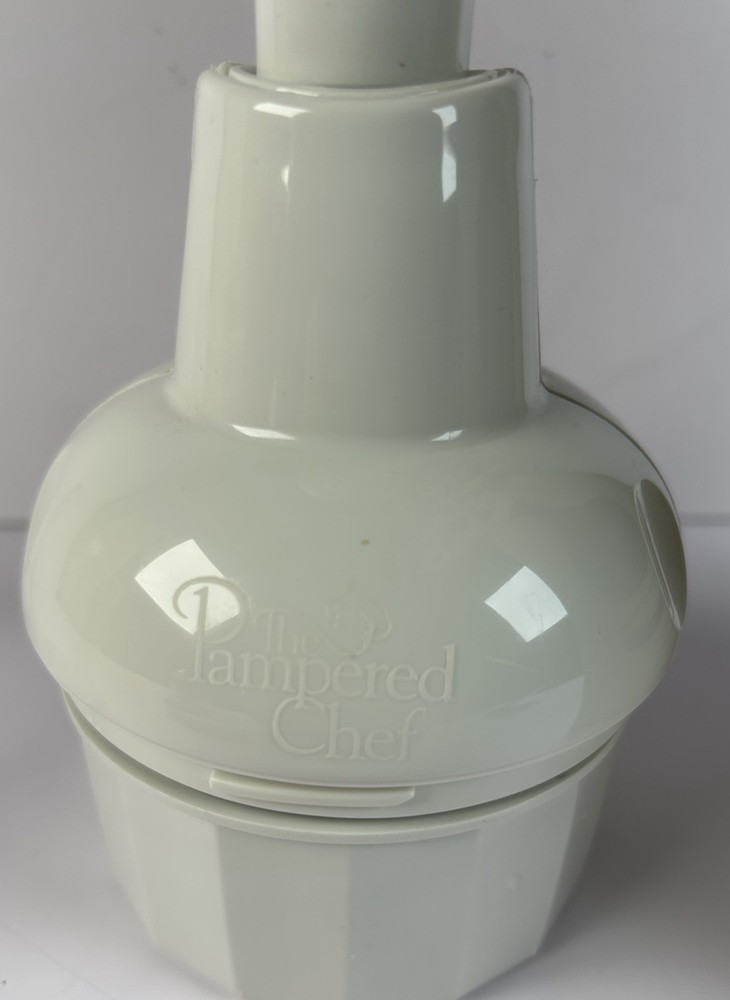 Original Pampered Chef #2585 Push Function Food Chopper Original Box