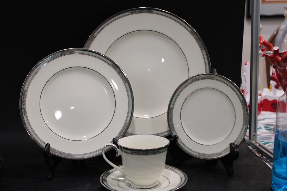 Noritake Fullerton 1 - 5 Pieces Setting 5 Pieces
