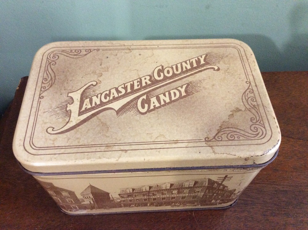 Lancaster County Candy Hinged Tin Panoramic View Penn Square 1905 on side ✔