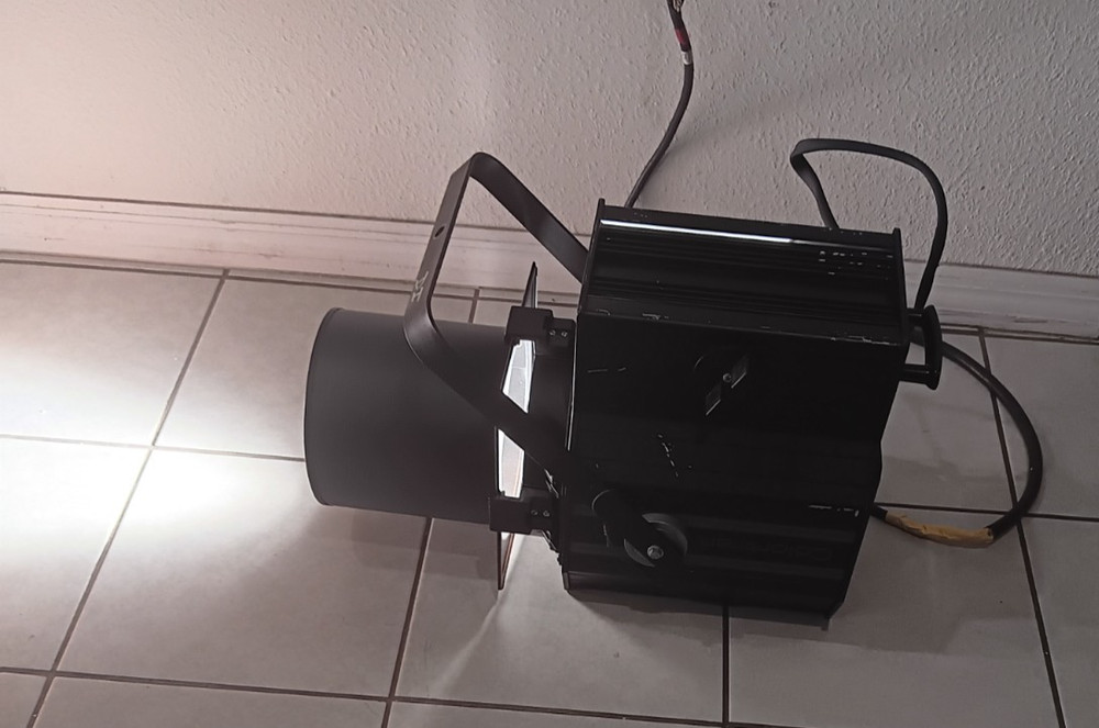 Fresnel 6" Adjustable Stage Light