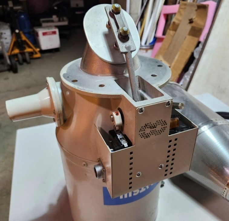 Matsui Plastic Injection Machine Hopper 8" x 16" Hopper Size Used