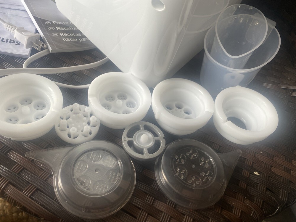 Philips HR2357/05 Advanced Automatic Pasta and Noodle Maker W/ Accessories