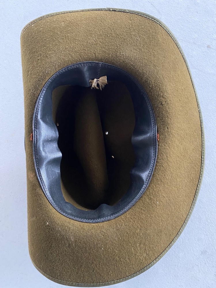 World War 2 Australian Commonwealth Bush Hat with Medallion