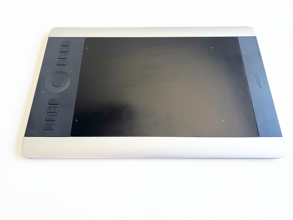 Wacom PTH651/S Intuos Pro Medium - Black and Silver - Tablet Only