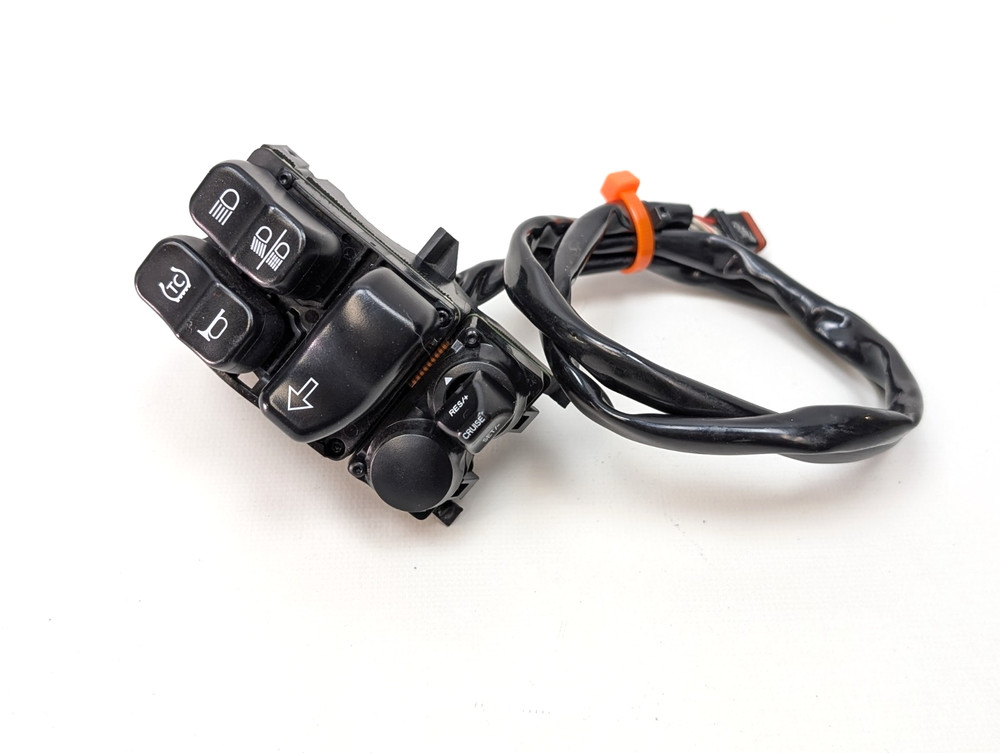 2021-2025 Harley-Davidson Road King Left Switch Pack Handlebar Control 71500568