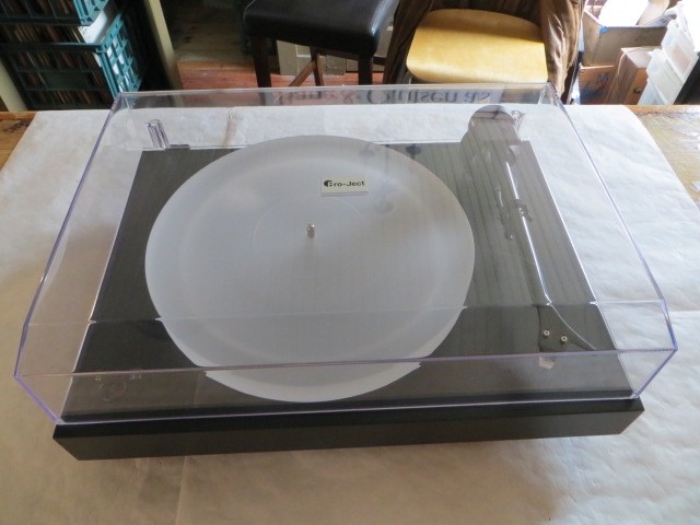 Pro-Ject X2B Turntable, Original Box, Very Clean