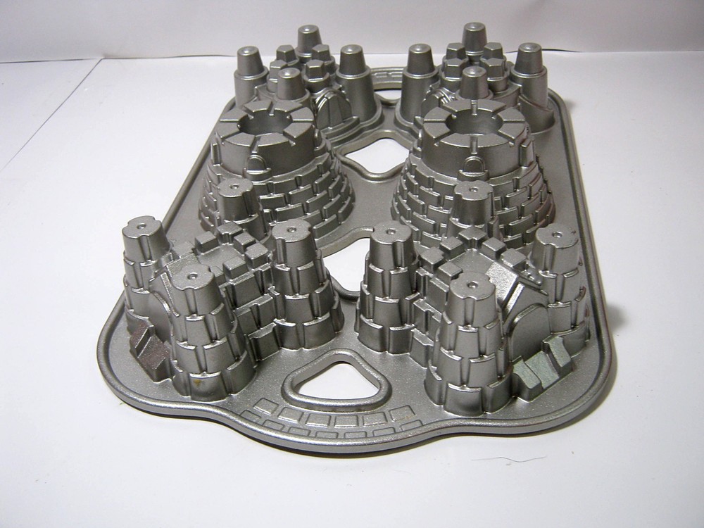 Nordic Ware 5 Cup Cakelett Cupcake Castle Non-Stick Pan