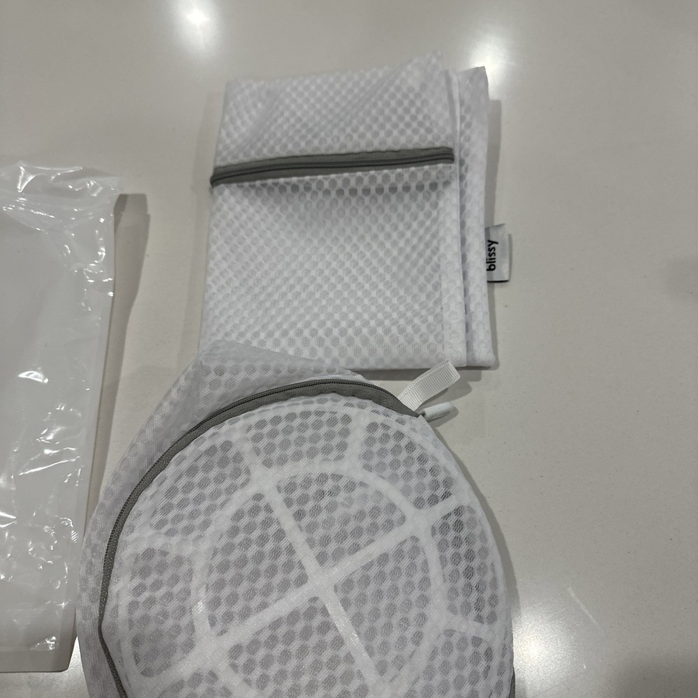 BLISSY White Mesh Laundry Bags x2: Rectangular & Cylindrical. NEW.