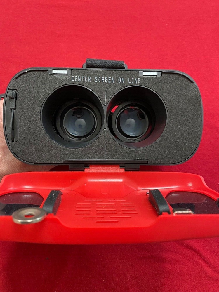 Virtual Reality VR Headset Tzumi Dream Vision with storage bag