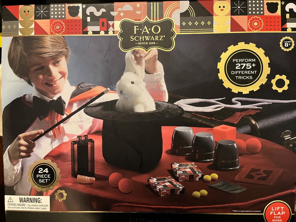 FAO Schwarz Ultimate Magic Set 275+ Different Tricks 24 Piece Set Magician