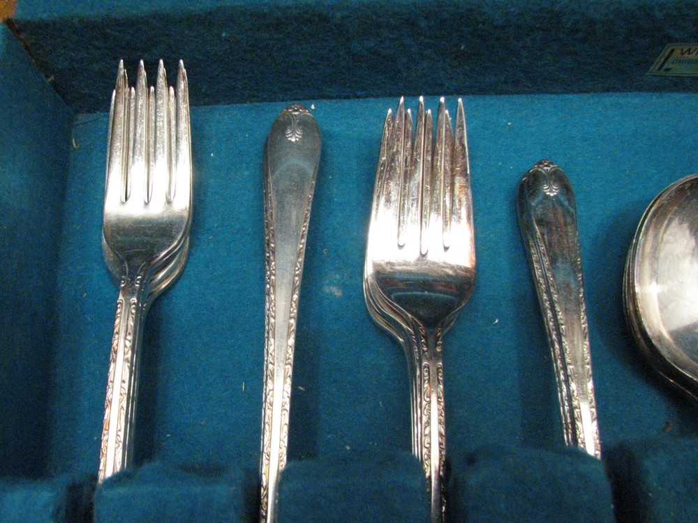 50 pc Set Wm Rogers Silver Plate Flatware Exquisite Pattern Silverplate w/Box C