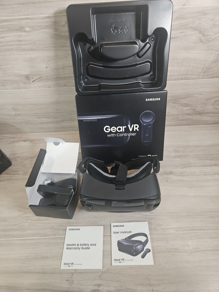 Samsung Gear VR 2017 w/ Controller