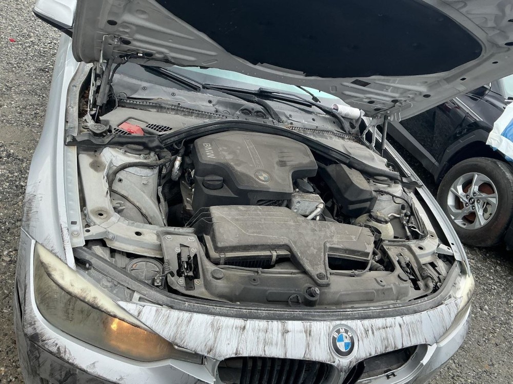 320I 2015 Glove Box 4982380
