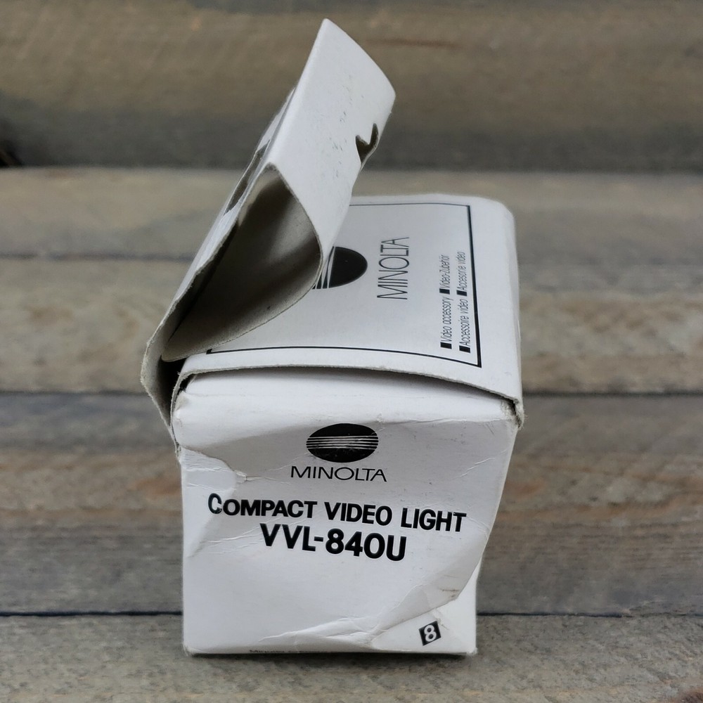 NEW Minolta Compact Video Light VVL-84OU