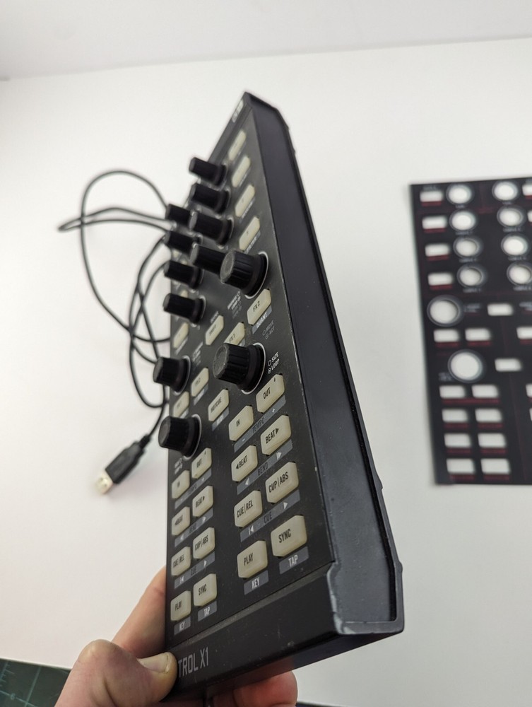 ISSUES TRAKTOR KONTROL X1 NATIVE INSTRUMENTS DJ CONTROLLER MUSIC