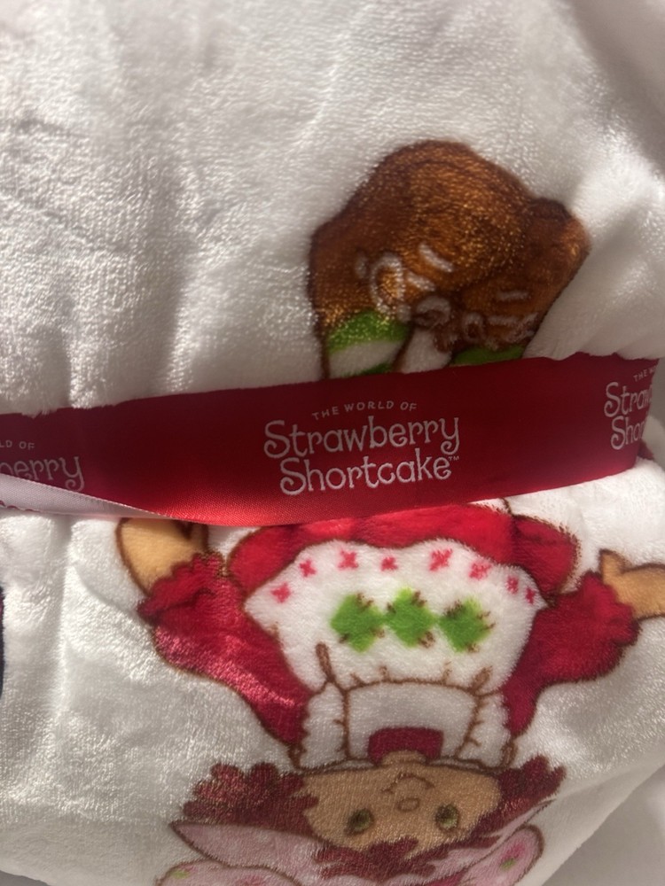 Strawberry Shortcake Plush Throw Blanket,super soft material
