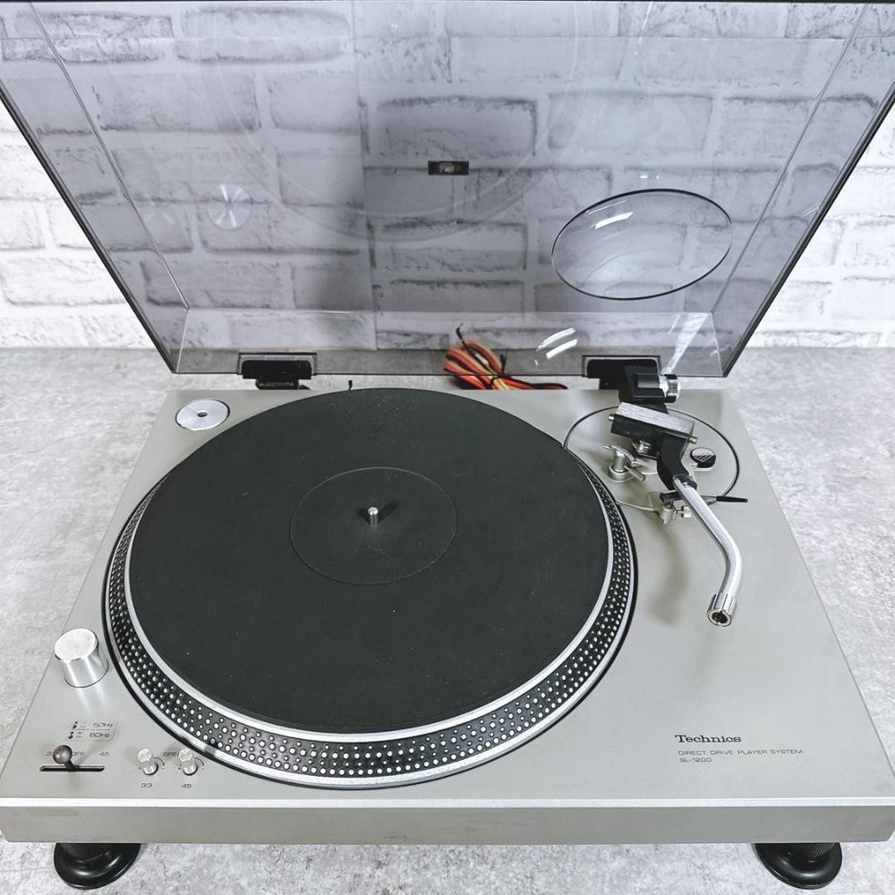 Technics SL-1200 First Generation Direct Drive Turntable Working