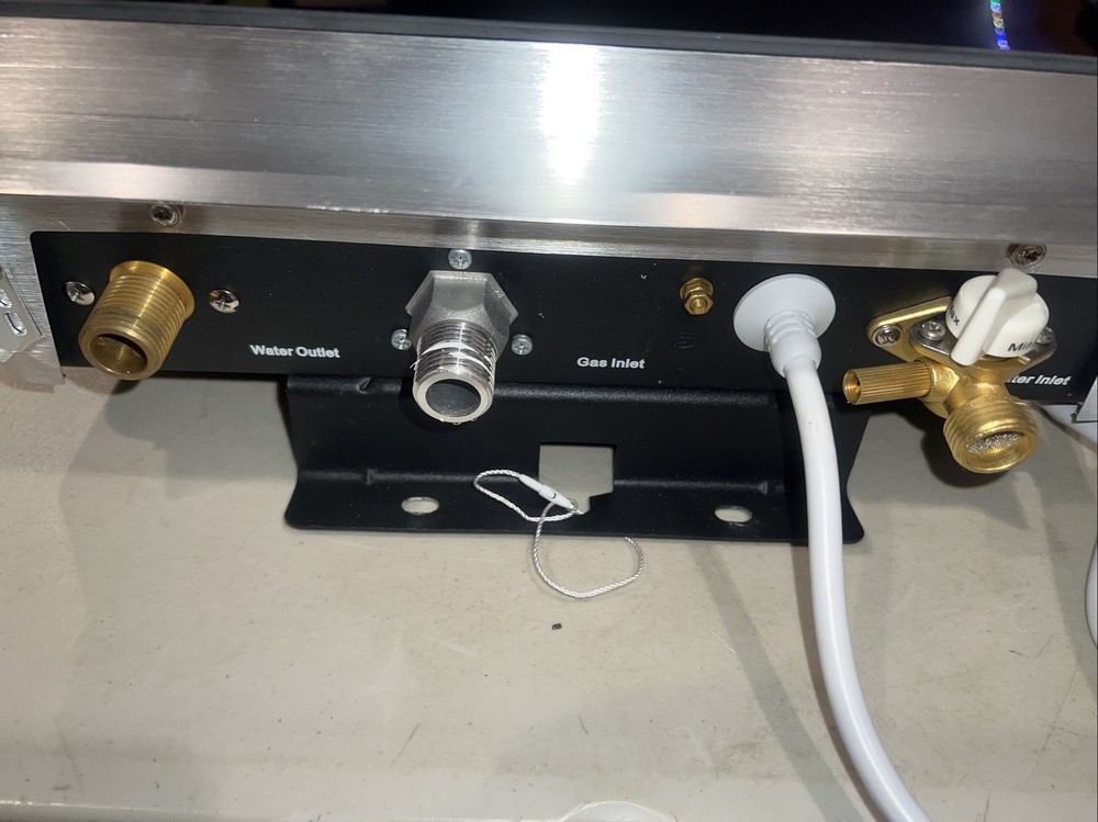 CAMPLUX CA318 Tankless Instant Hot Water Heater Natural GAS USED READ INF