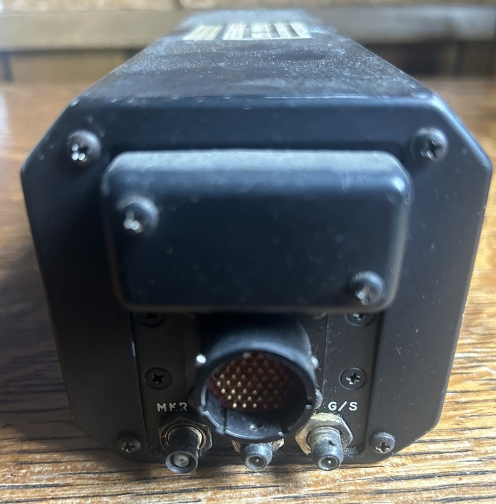 RCA AVN-210 VHF NAV System No plug