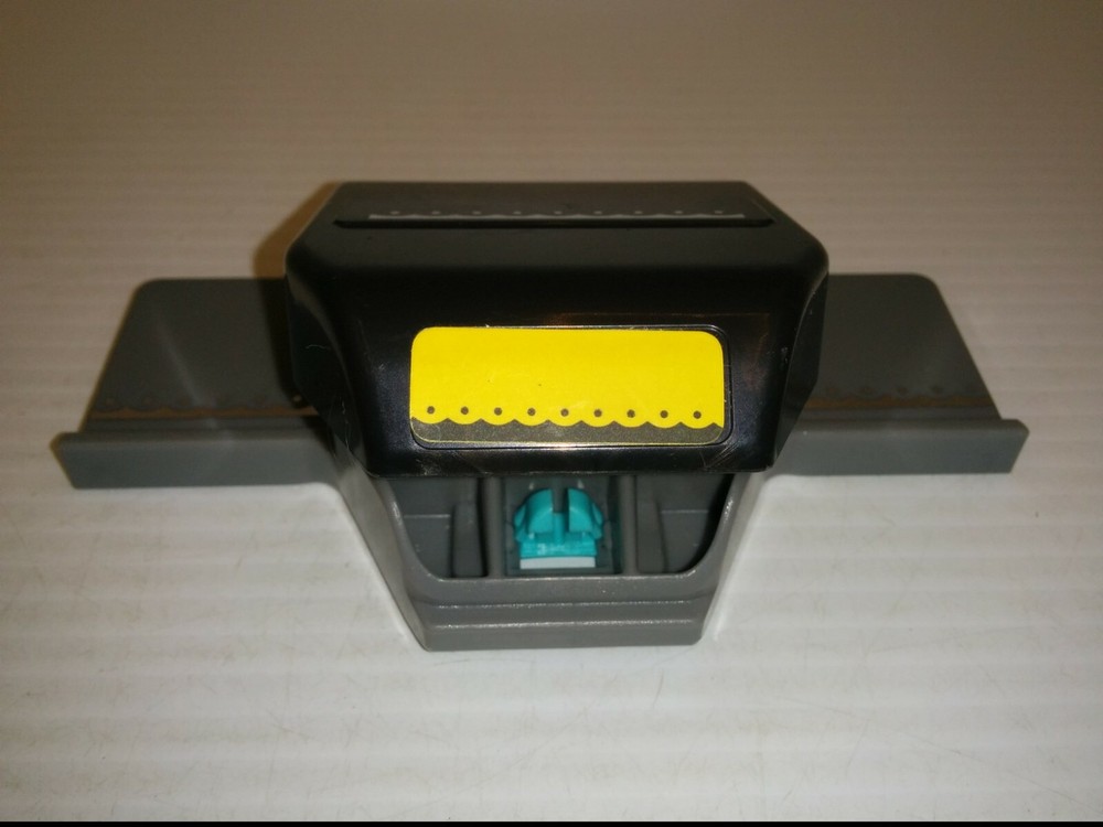 EK TOOLS SCALLOPED EDGE BORDER PAPER PUNCH