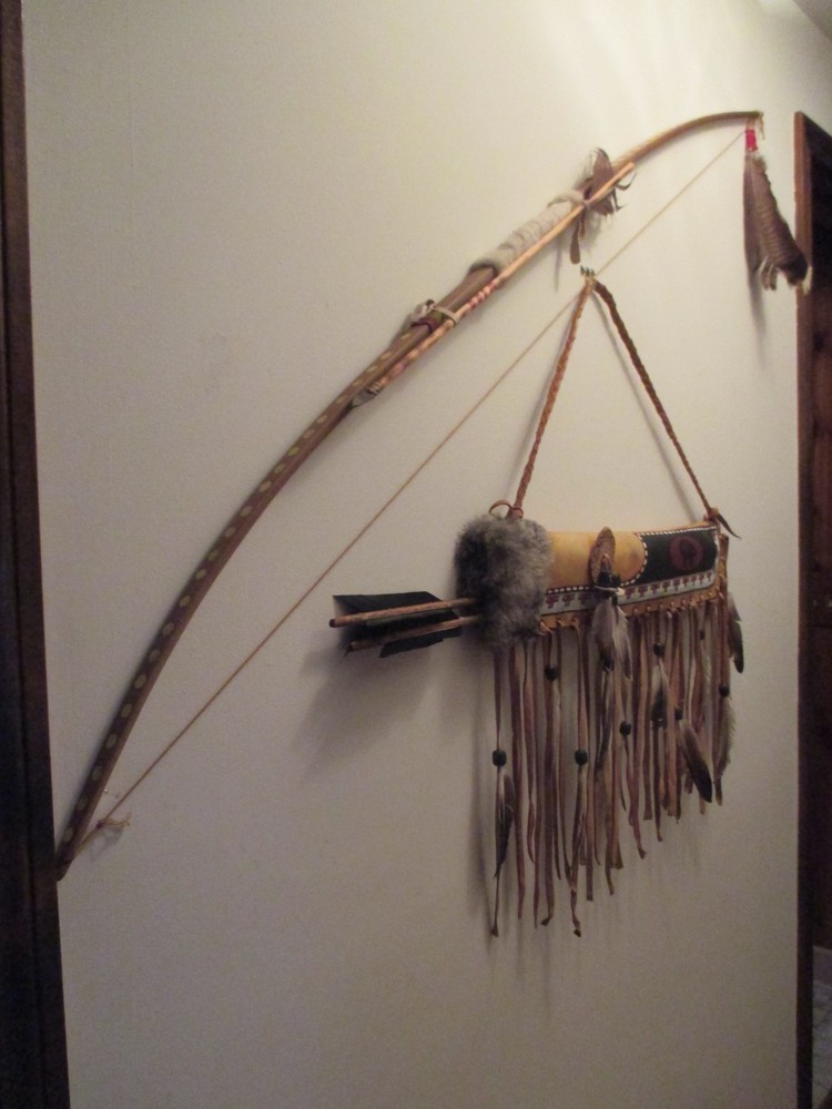 NATIVE AMERICAN BOW & QUIVER