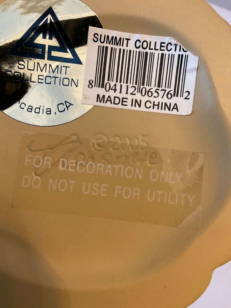 2005 Summit Collection Elephants Ceramic Vase