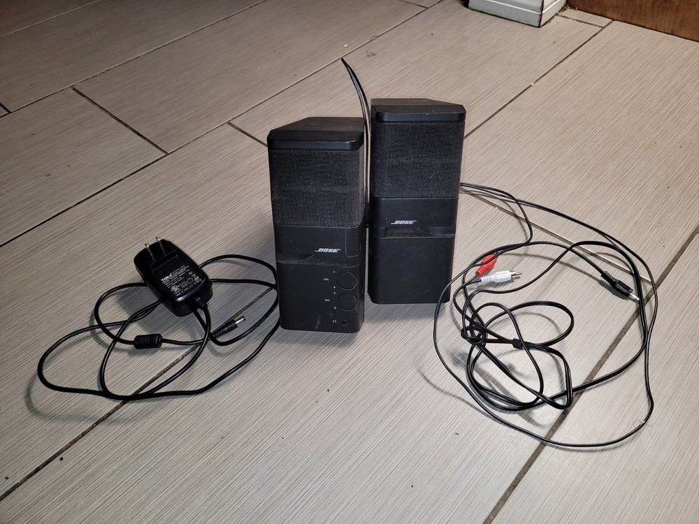 BOSE MediaMate Computer Speakers Personal Stereo Pair Black used