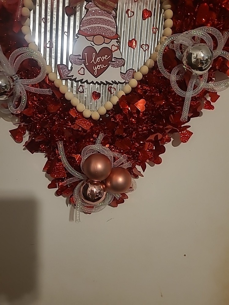 VALENTINES GNOME WREATH