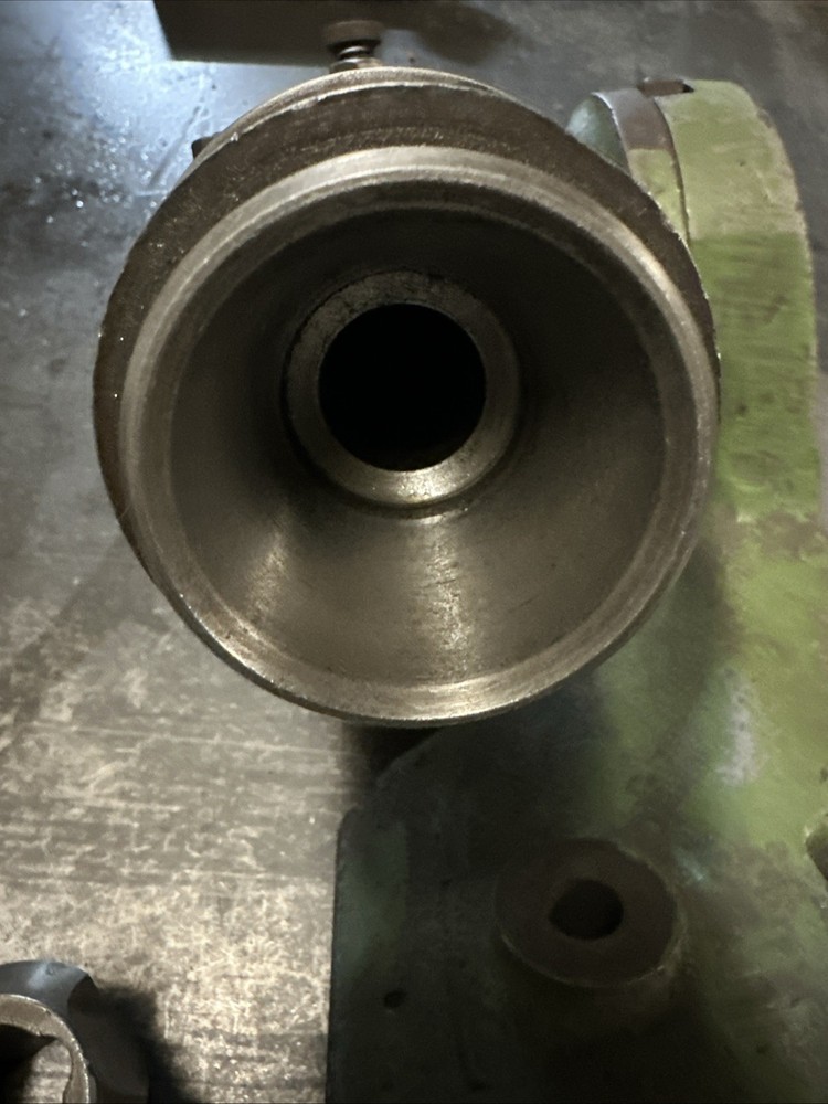 Cincinatti Grinder Workhead With 7 Cincinatti Collets (Missing Ring)