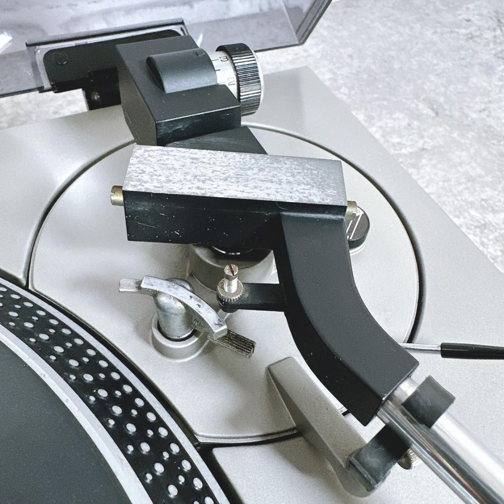 Technics SL-1200 First Generation Direct Drive Turntable Working