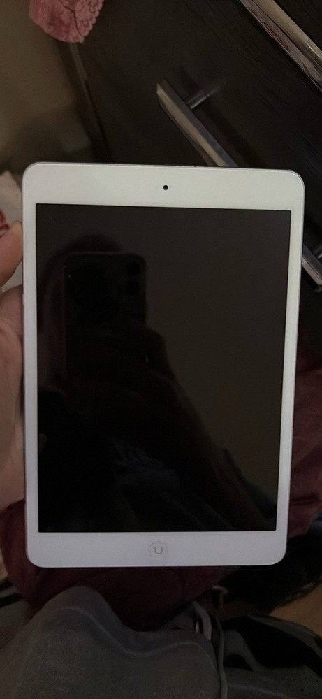 Apple iPad Tablet Silver Apple iPad Series Model iPad Color Silver Type Tablet