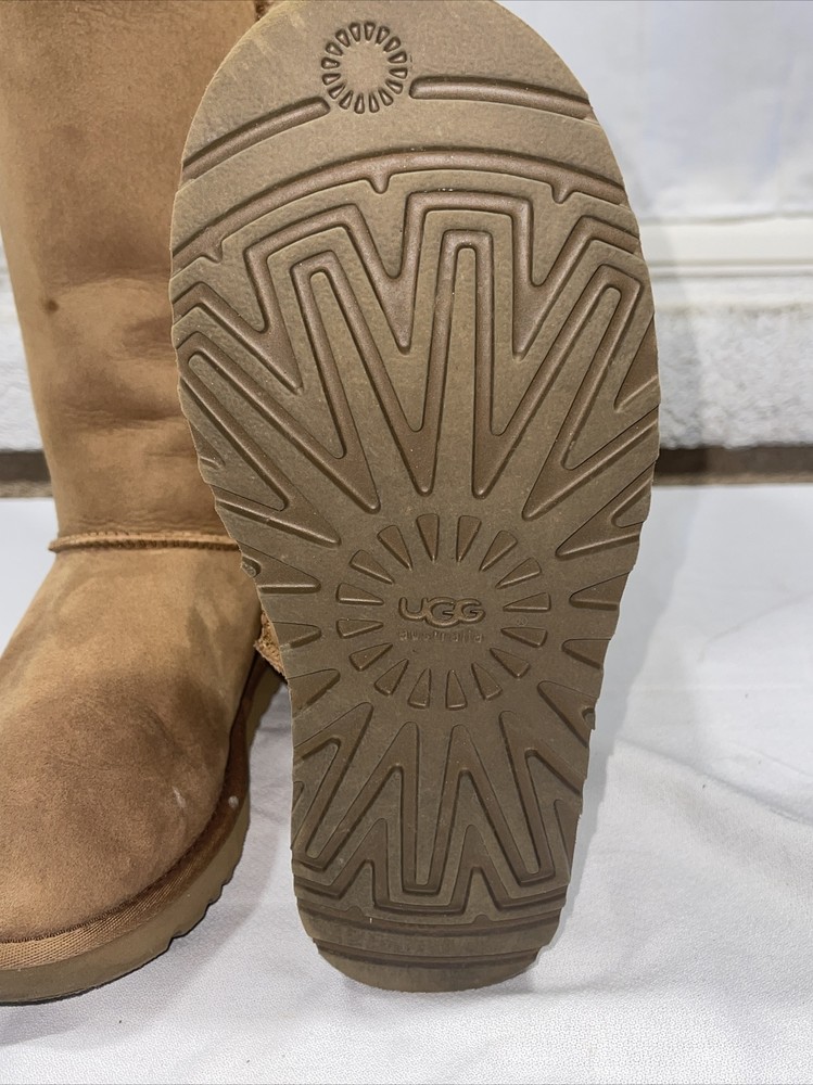 UGG BOOTS WOMEN CLASSIC MID LARGE US SIZE 7