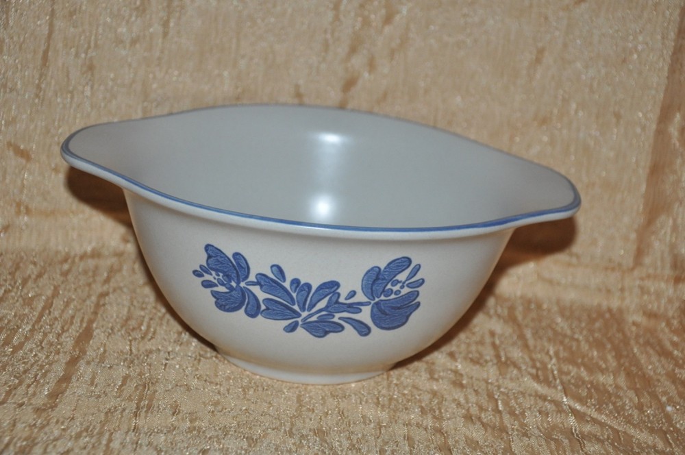 Pfaltzgraff Yorktown STONEWARE COLANDER  SIFTER