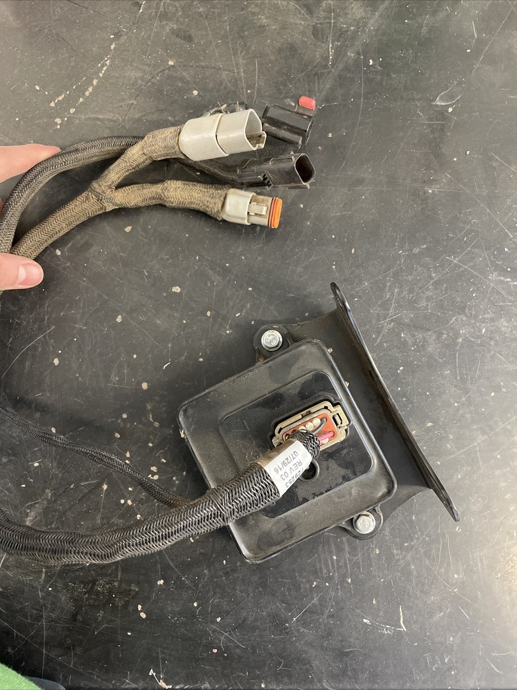 Used Precision Planting CAN Repeater With Harness (729253+729254)