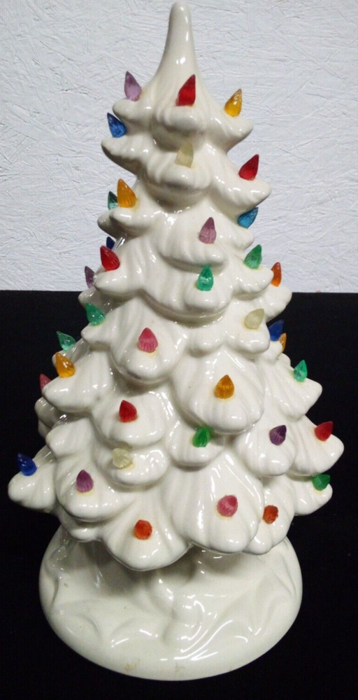 VTG 2 PC CERAMIC CHRISTMAS TREE LIGHTED 12" W/HOLLY BASE COMPLETE & WORKS h