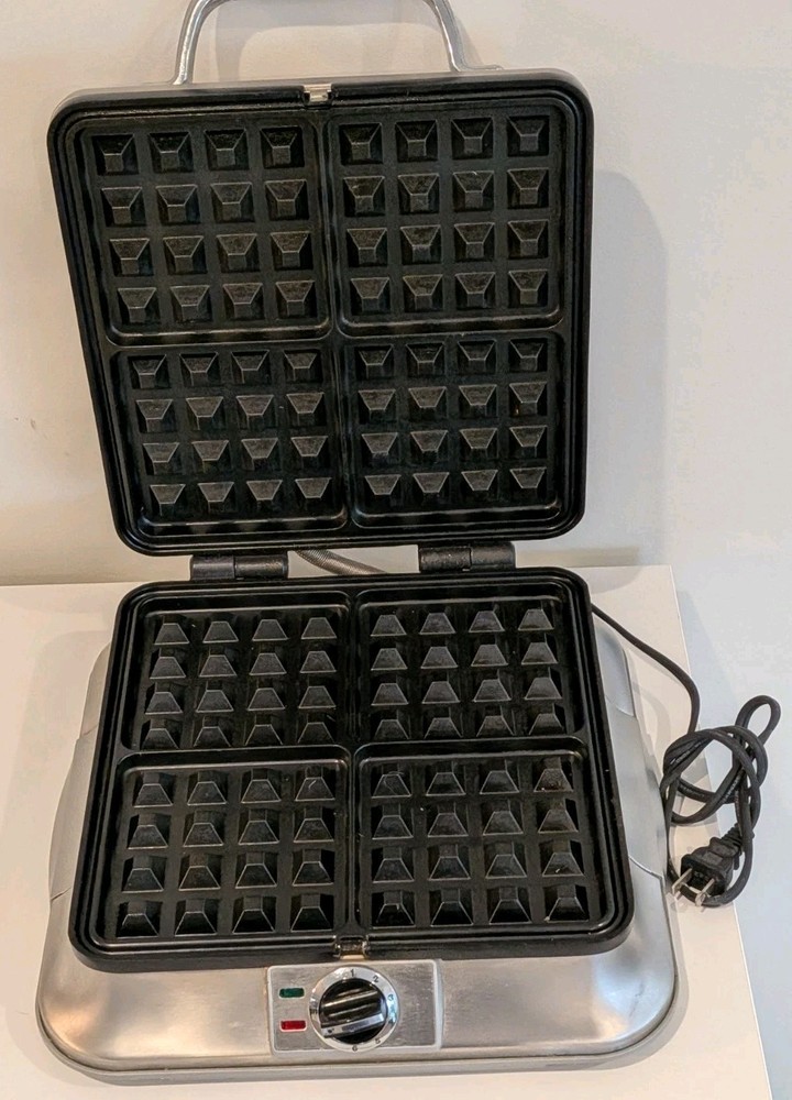 Cuisinart 4-Slice Square Belgian Waffle Maker WAF-4B Cleaned Tested Working