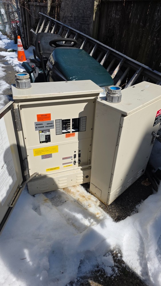 Square D 1 and 3-Phase Transfer Switches w/ Circuit Breakers