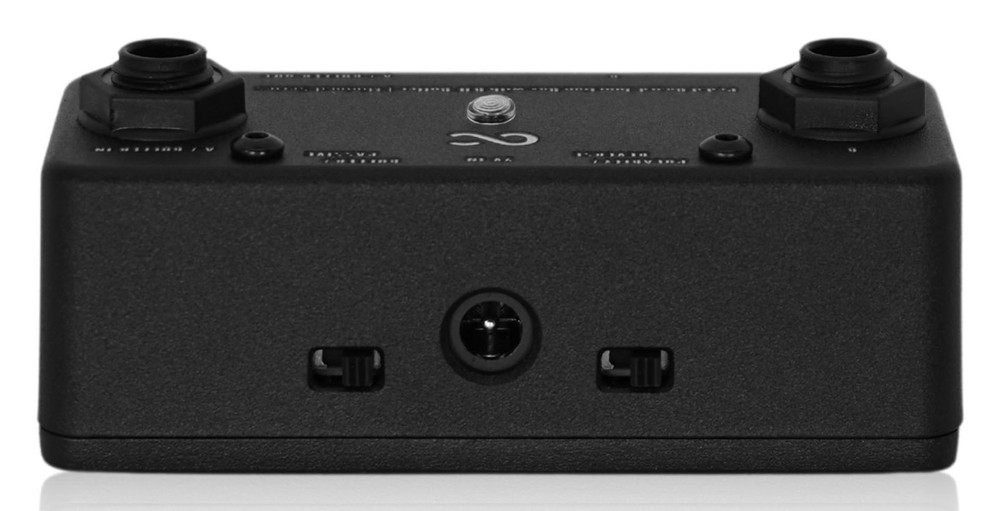 One Control Minimal Series Pedal Board Junction Box with BJF Buffer Effect