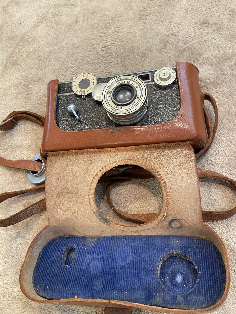 ARGUS camera vtg With Leather Case not tested