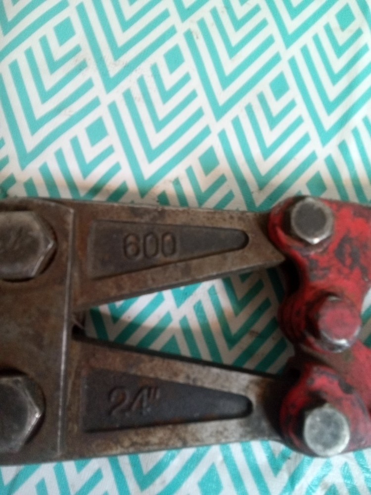 heavy-duty bolt cutters 24 In 600 Lbs