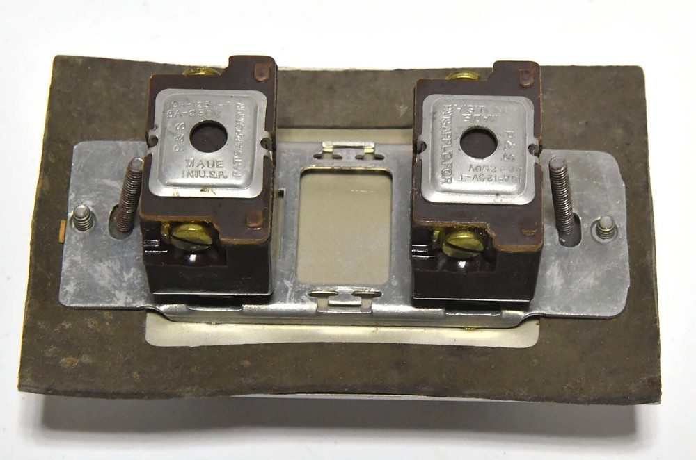 VINTAGE TWO SINGLE POLE WEATHERPROOF SWITCH NOS ORIGINAL BOX