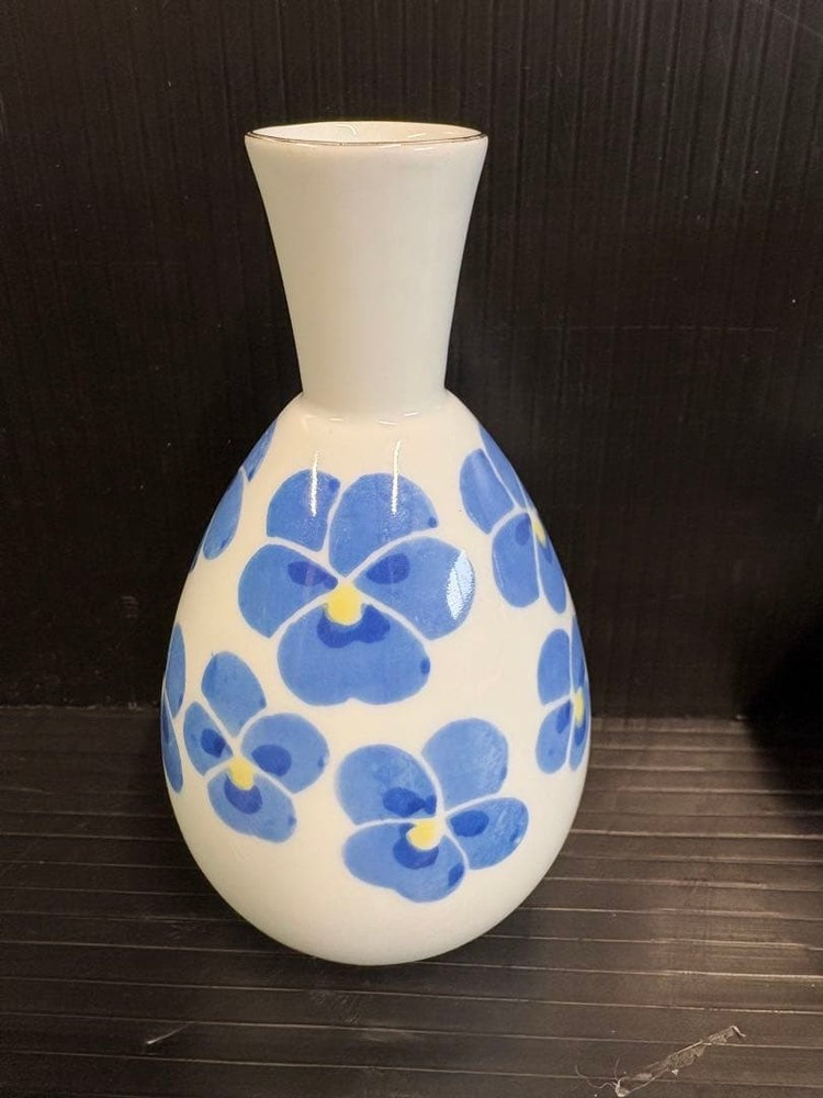 ✨Arita ware✨Ceramic sake bottle with blue flower pattern
