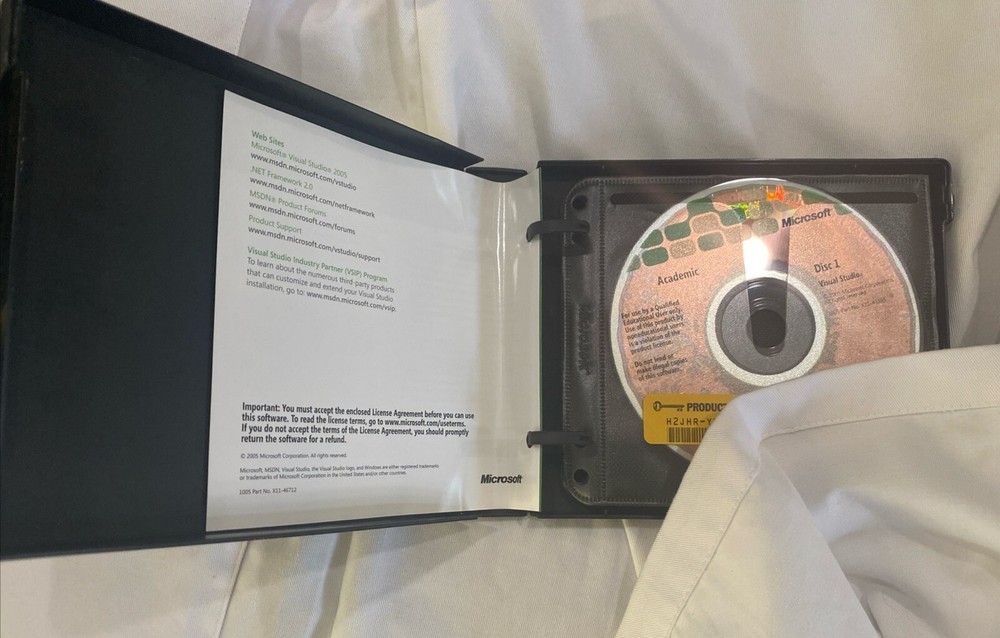 Retail Microsoft Visual Studio 2005 Standard Edition Academic 5 Disc Set W/ Key