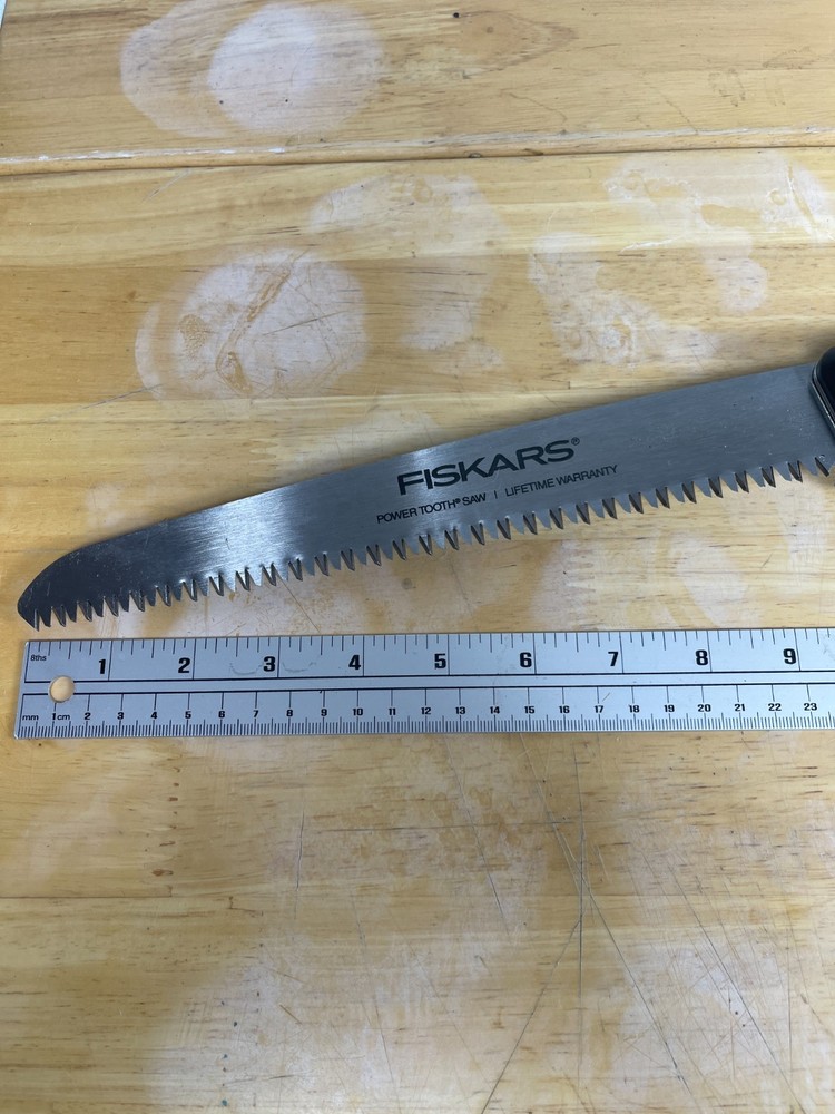 Fiskars Power Tooth Folding Saw 10" Blade Pruning Tree Saw Sharp