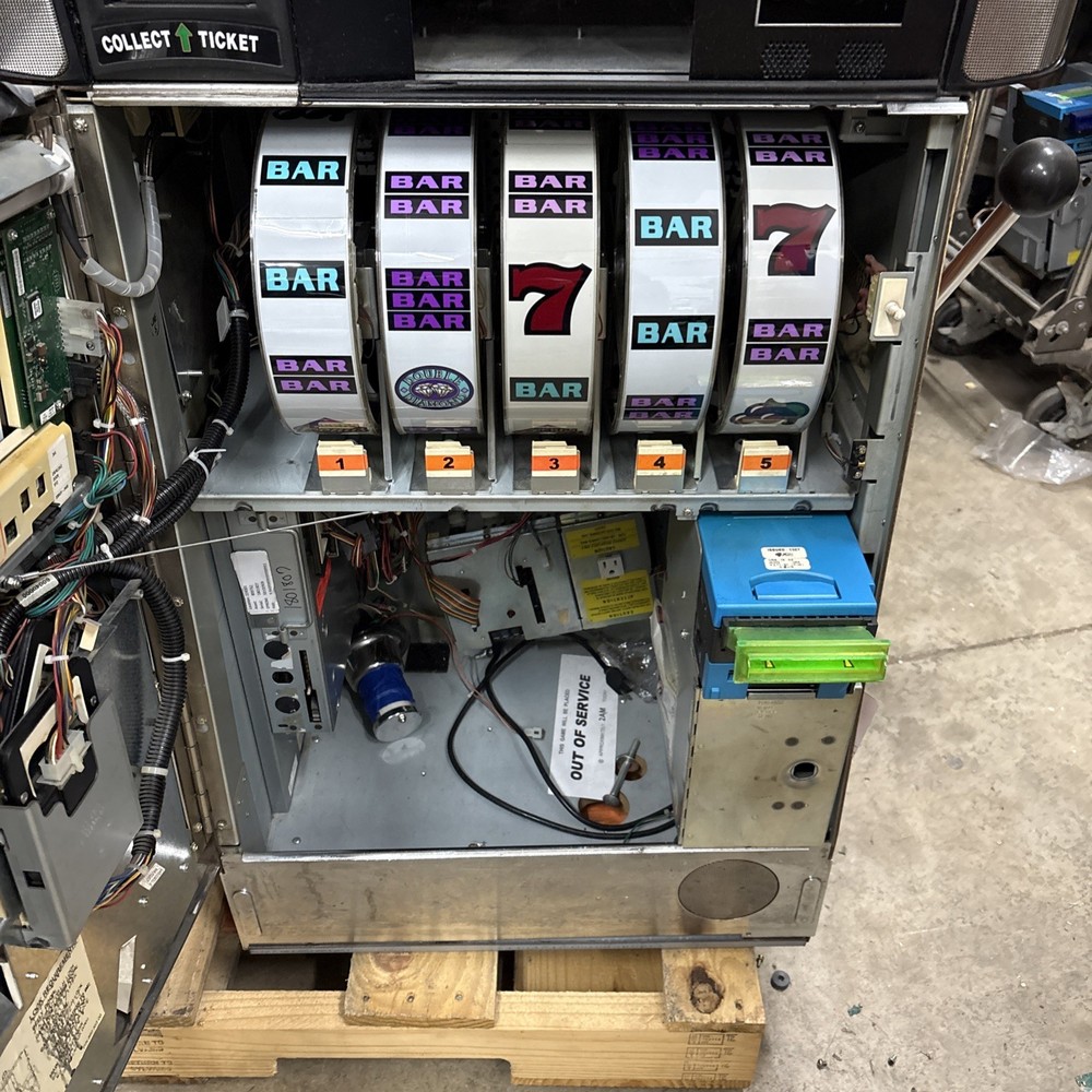 4 - IGT S2000 Slot MACHINES