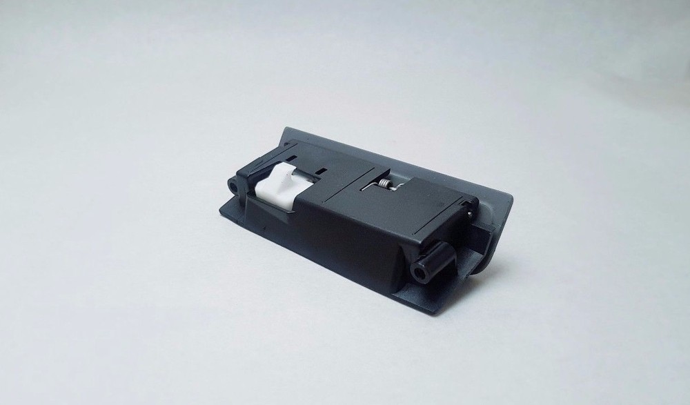 Closing Front Bottle Holder VW T5 (compatible 7H5 858 920)