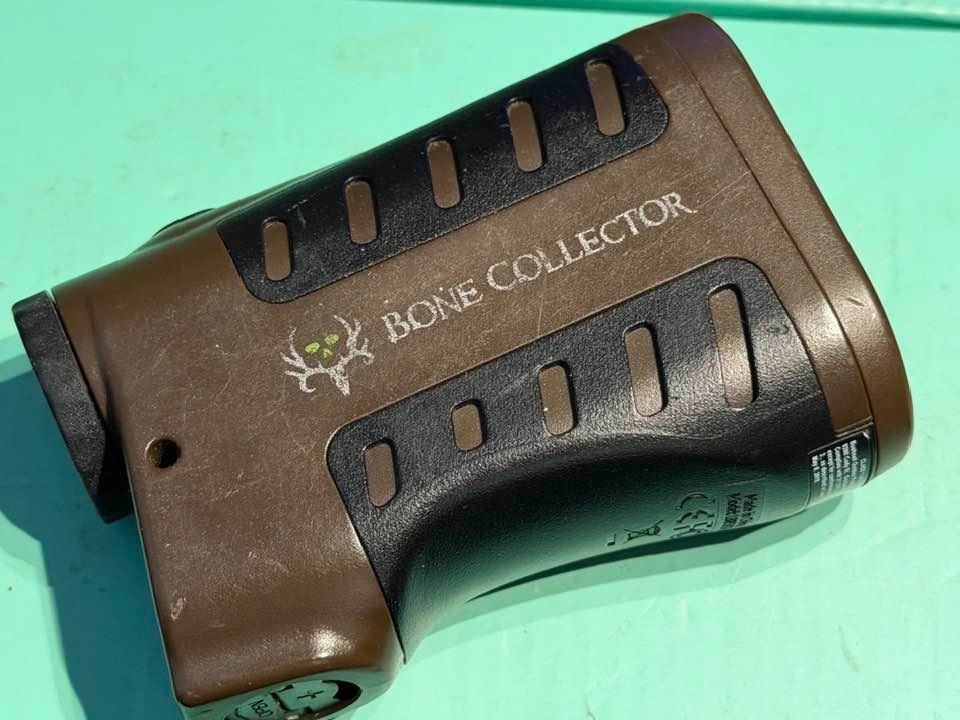 BUSHNELL BONE COLLECTOR GOLF LASER RANGEFINDER.