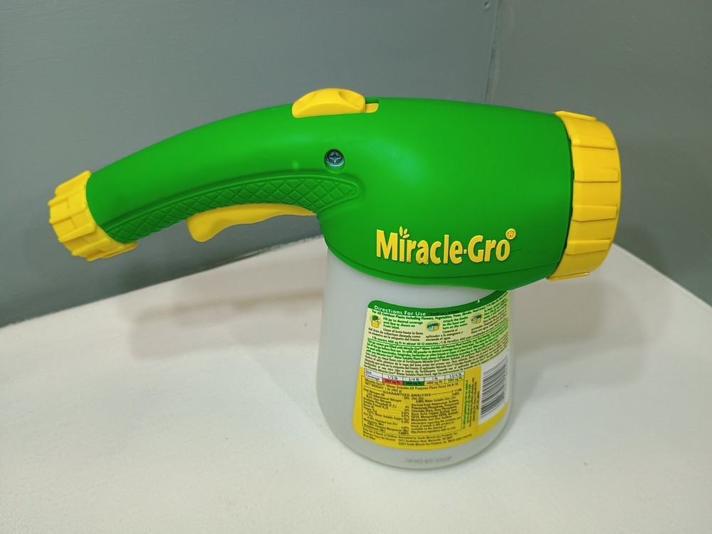 Miracle-Gro Garden Feeder Sprayer Multiple Spray Patterns Improved Trigger